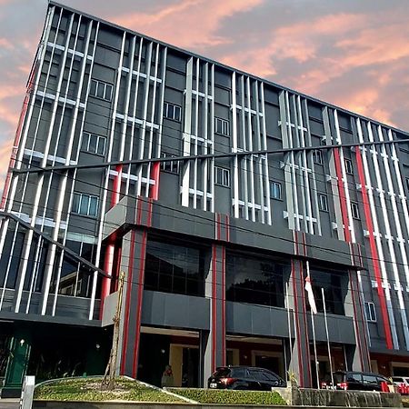 New Hollywood Hotel Pekanbaru Exterior photo