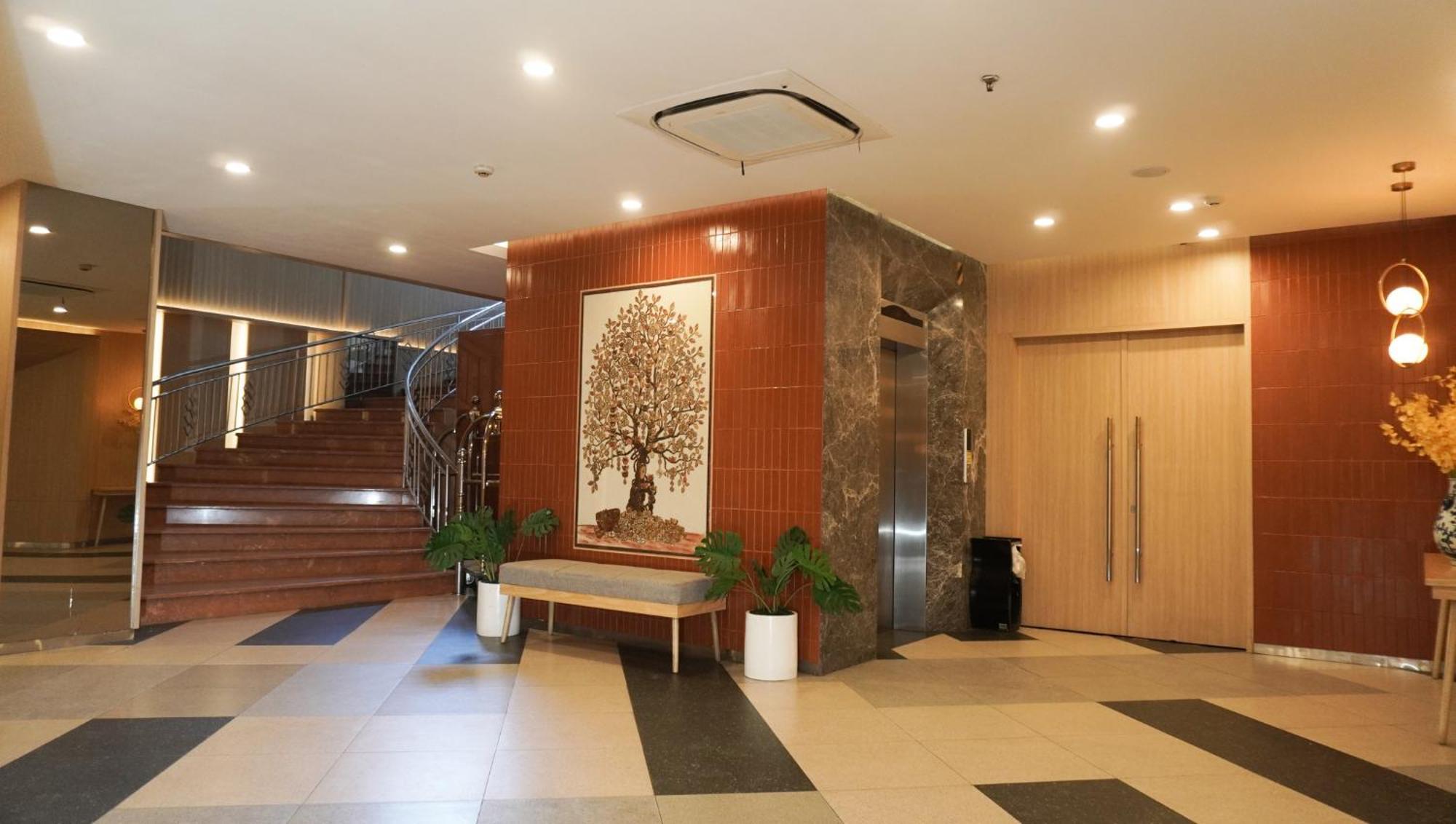 New Hollywood Hotel Pekanbaru Exterior photo